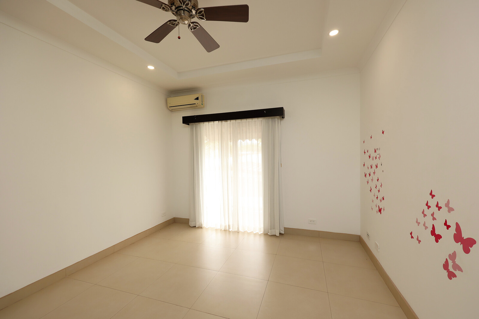 Photo 15 of 20 in Modern Colonial Style Home by 2Costa Rica Real Estate ...