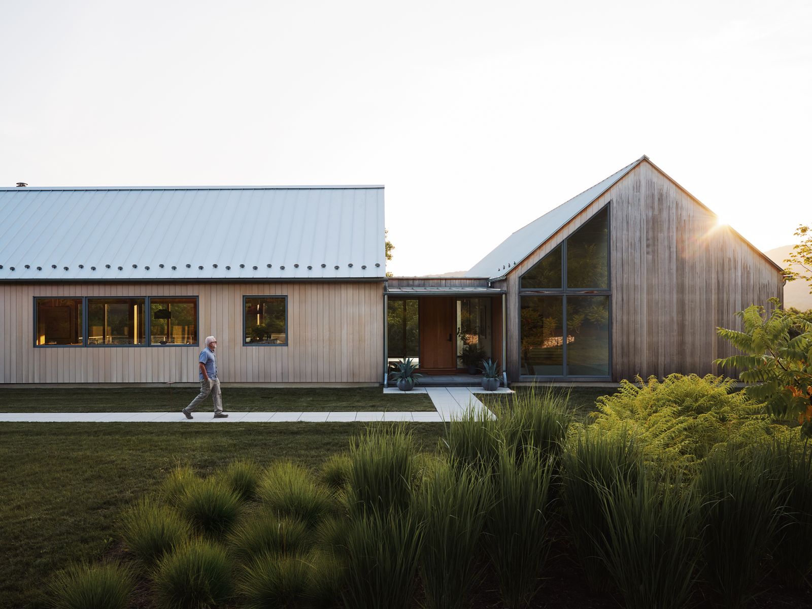 How They Pulled It Off: A Sculptural Barn Captures Shifting Light and Views of a Surrounding Meadow