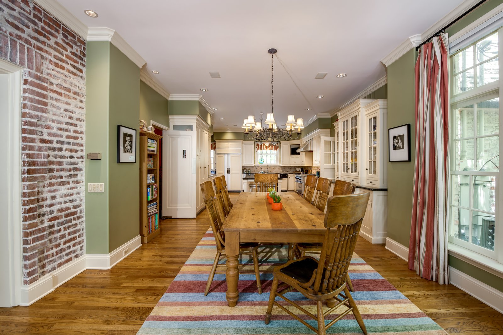 Photo 7 of 18 in The Corner Chateau by Coldwell Banker Dwell