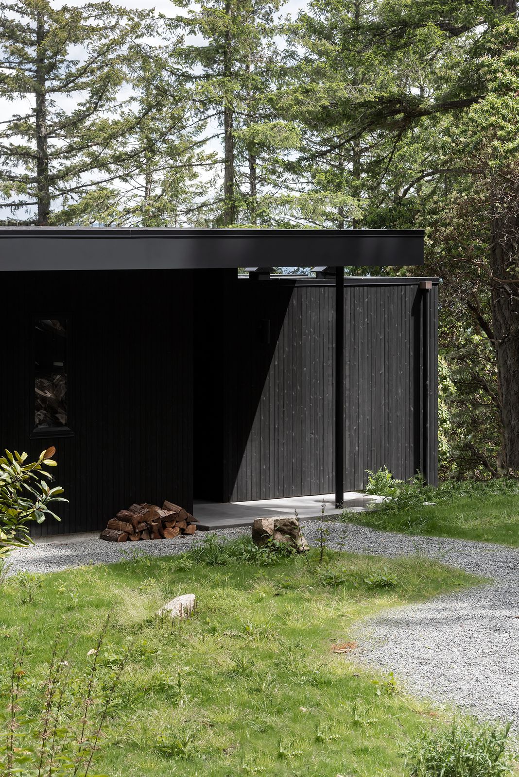 Photo 5 of 11 in Raven Ridge Cabin by W O V E N Architecture and Design ...
