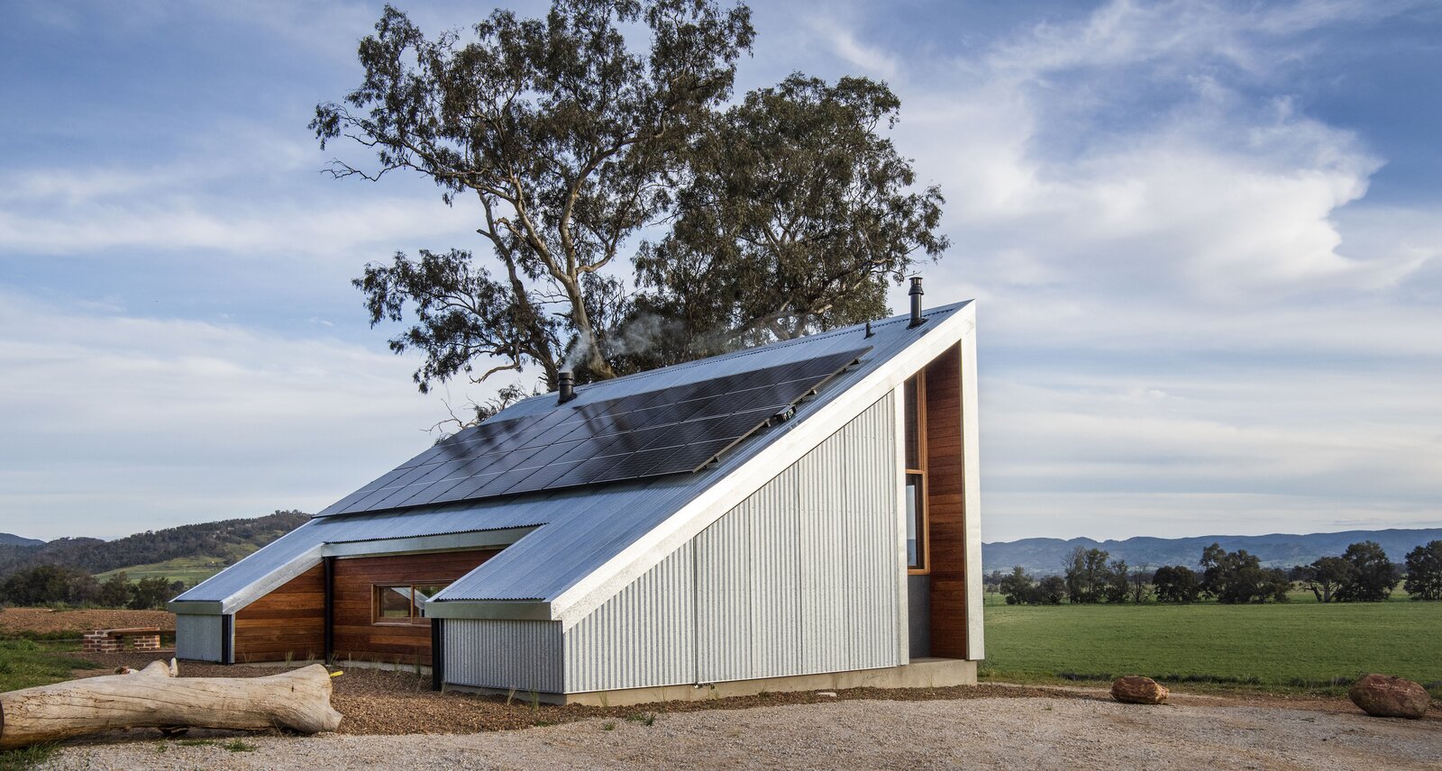 Photo 4 of 12 in This Luxe Off-Grid Retreat Will Put You Right at Home ...