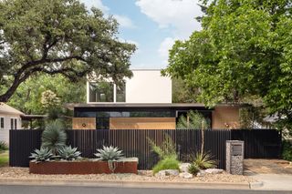 The Oak Trees Are "Like Roommates" at This Midcentury-Inspired Austin Home