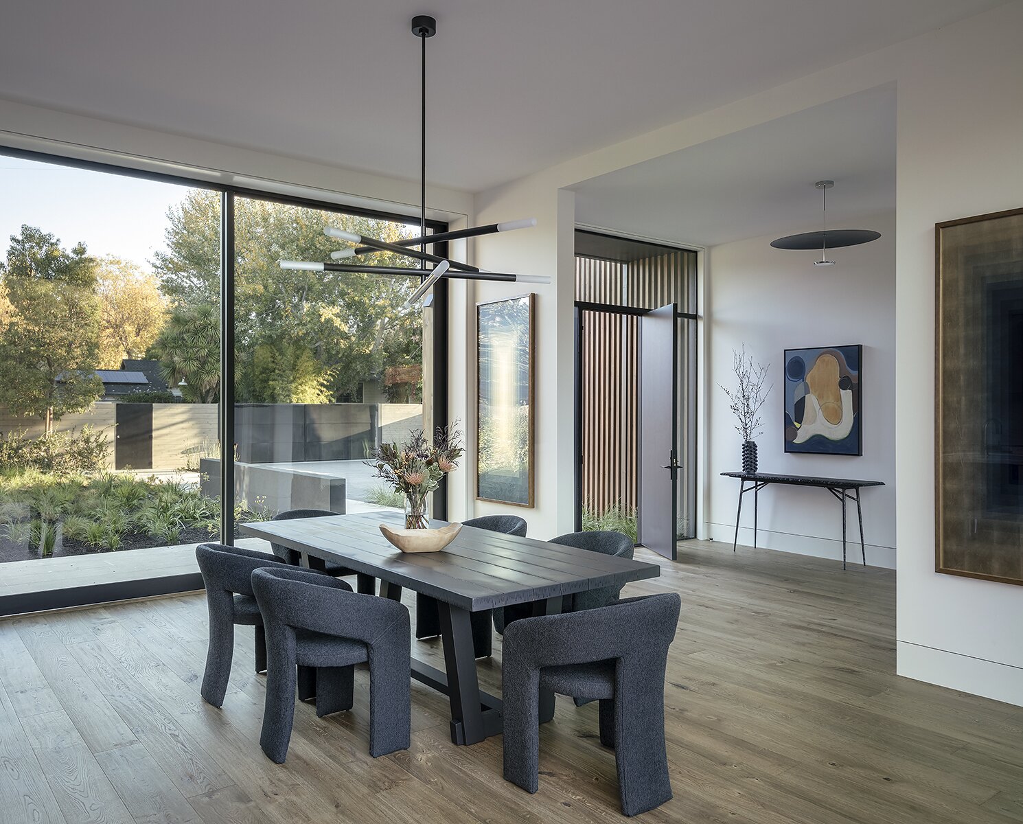 Photo 4 of 25 in Modern Courtyard House by Richardson Pribuss ...