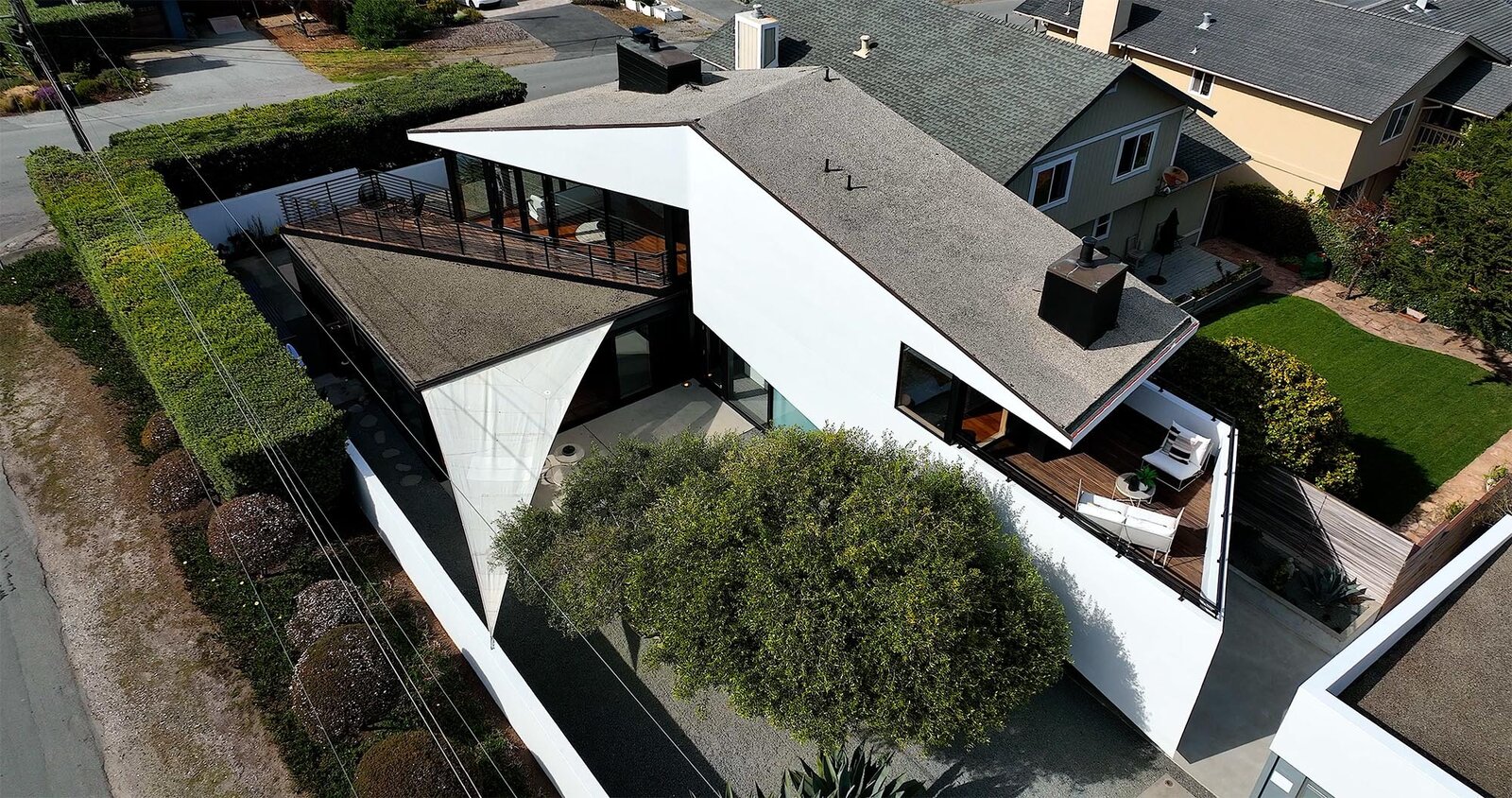 Photo 2 of 27 in Modern California Beach House by Dave Earl - Dwell