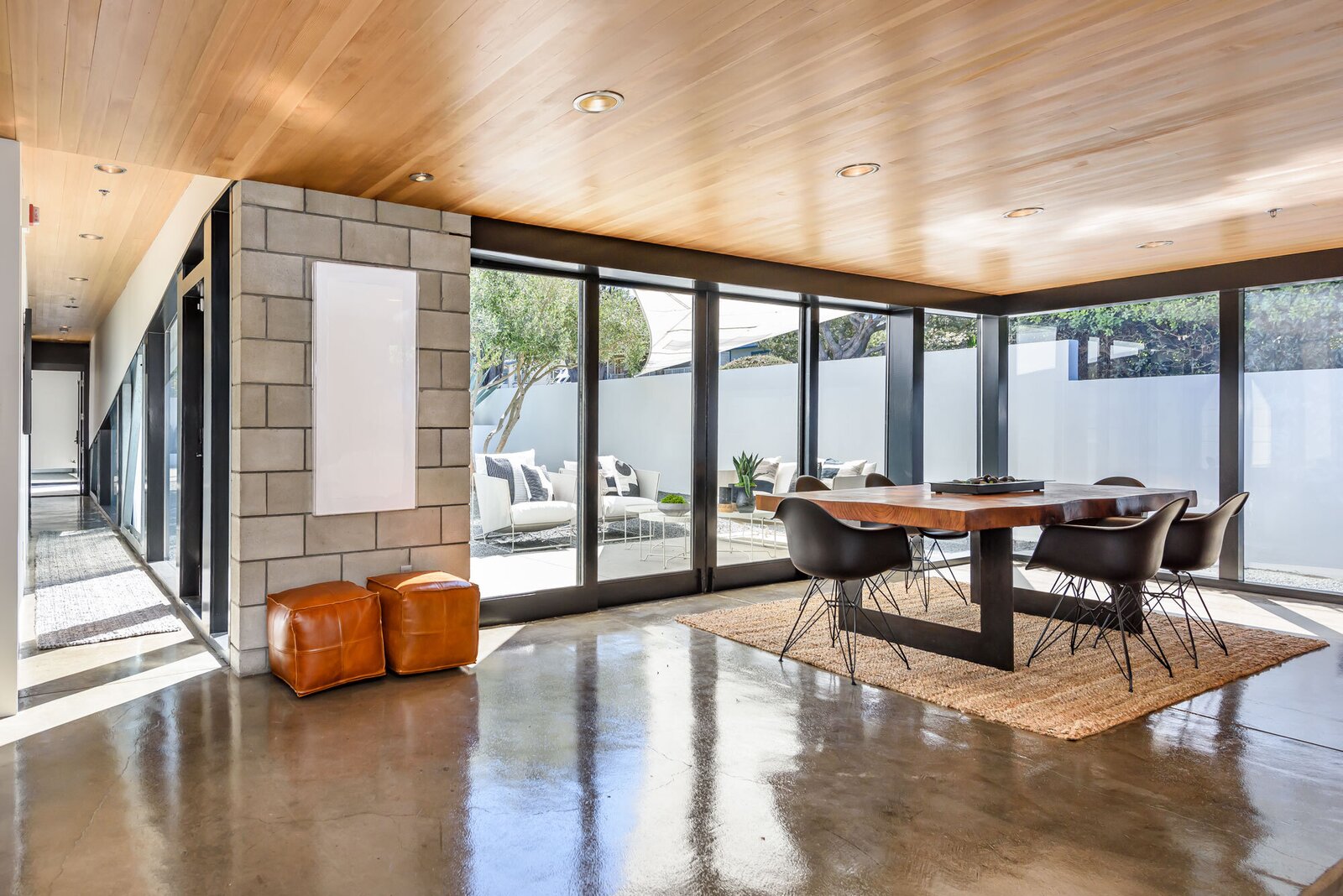 Photo 4 of 27 in Modern California Beach House by Dave Earl - Dwell