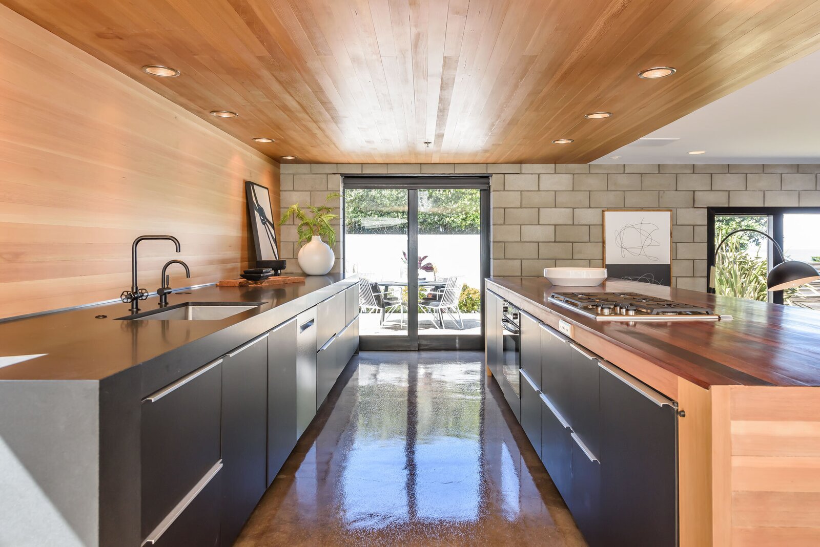 Photo 6 of 27 in Modern California Beach House by Dave Earl - Dwell