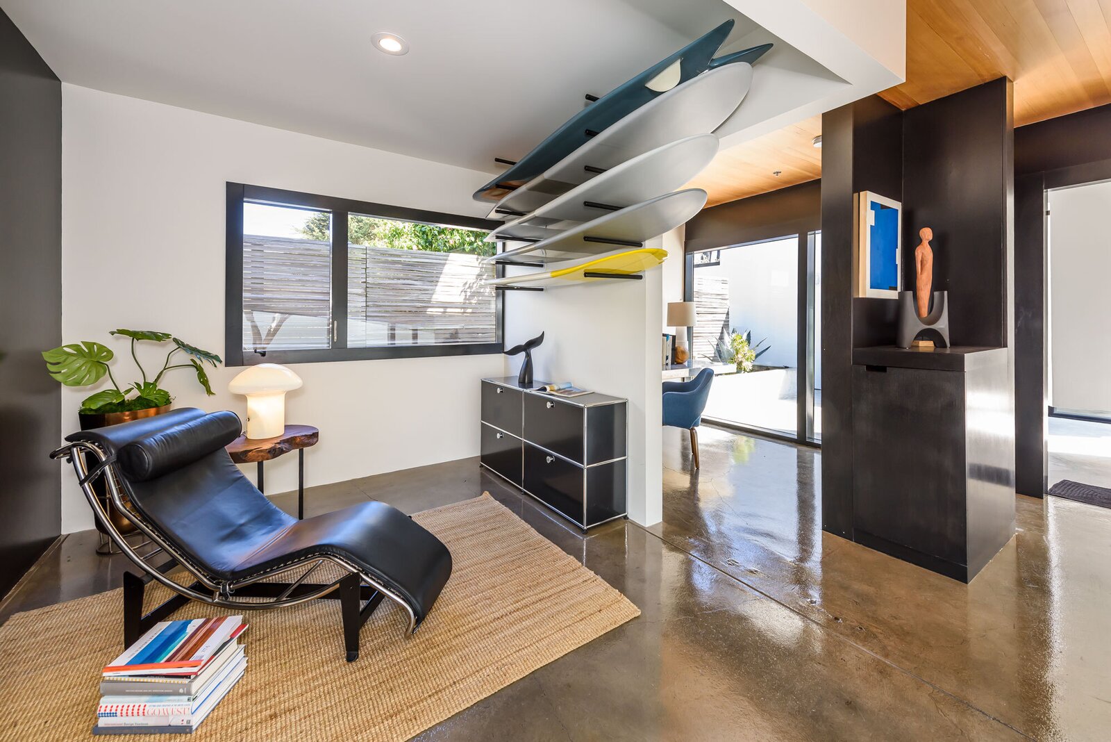 Photo 15 of 27 in Modern California Beach House by Dave Earl - Dwell