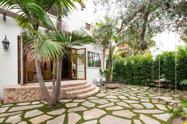 Photo 1 Of 29 In Magical 19 S Spanish Compound In Venice Walk Streets Dwell Photo 1 Of 29 In Magical 19 S Spanish Compound In Venice Walk Streets Dwell