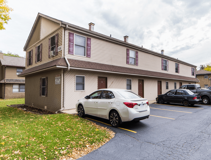 Apartment for Rent in 814 W Hillcrest Dr, DeKalb, IL 60115 USA posted