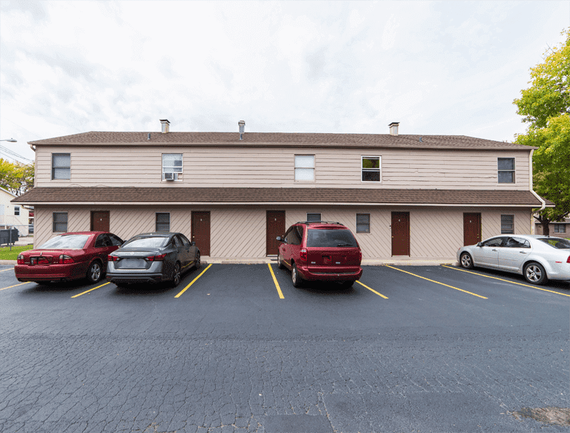 Photo 2 of 9 in Apartment for Rent in 802 Edgebrook Dr, DeKalb, IL