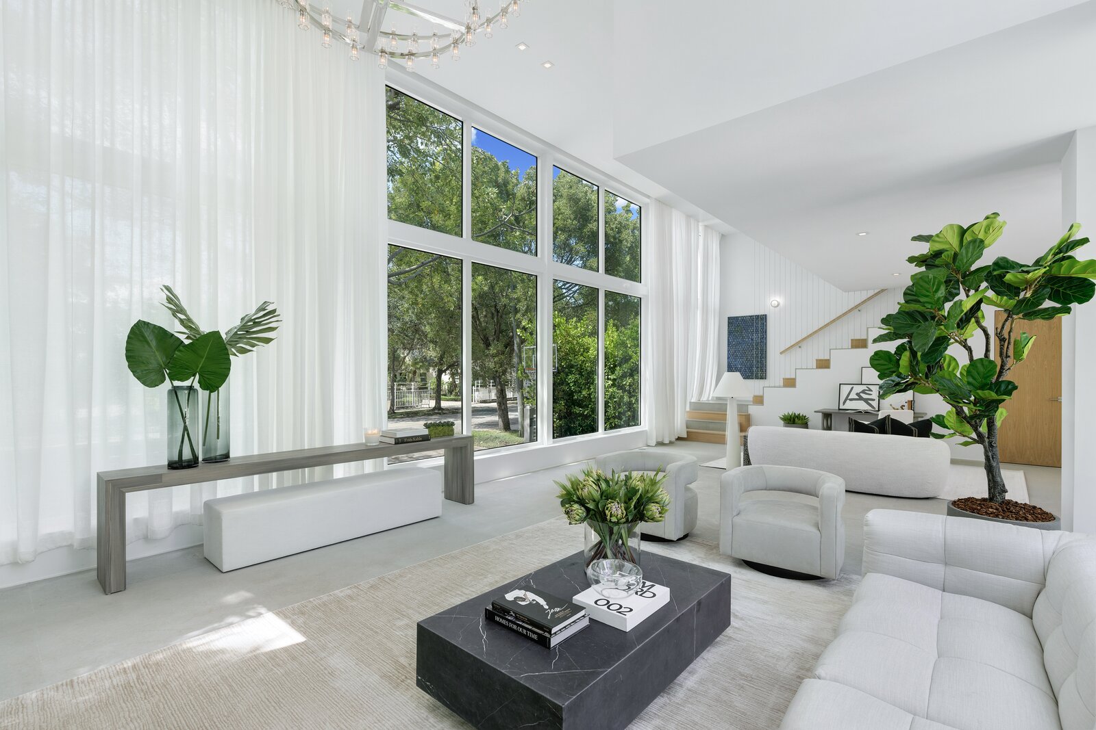 Photo 5 of 10 in Ultra-Contemporary Residence Redefines Elegance with ... - Ultra-Private Apartments With Floor-To-Ceiling Glass Walls