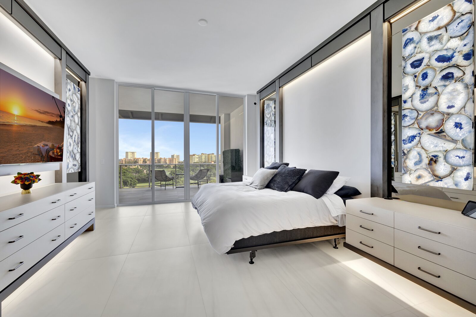 Beautiful view of Luxury Penthouse Apartment With Wine Tasting