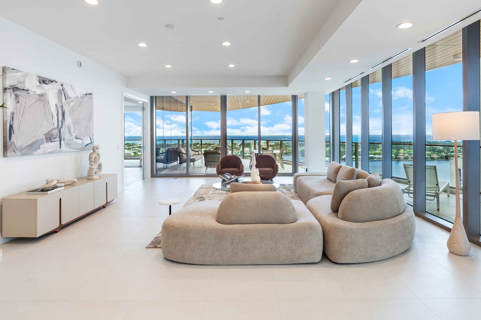 Photo 5 of 7 in Sky High Luxury at West Palm Beach’s Most Prestigious ...