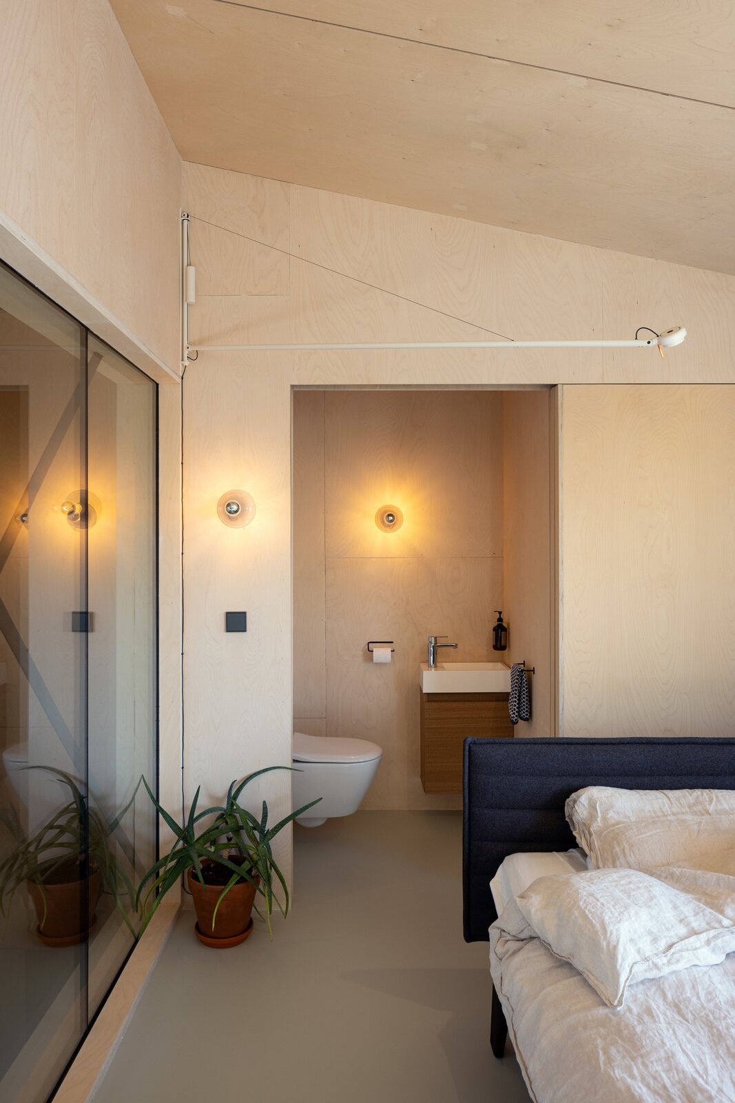 Photo 9 of 15 in A Rooftop Extension in the Netherlands Sets a New