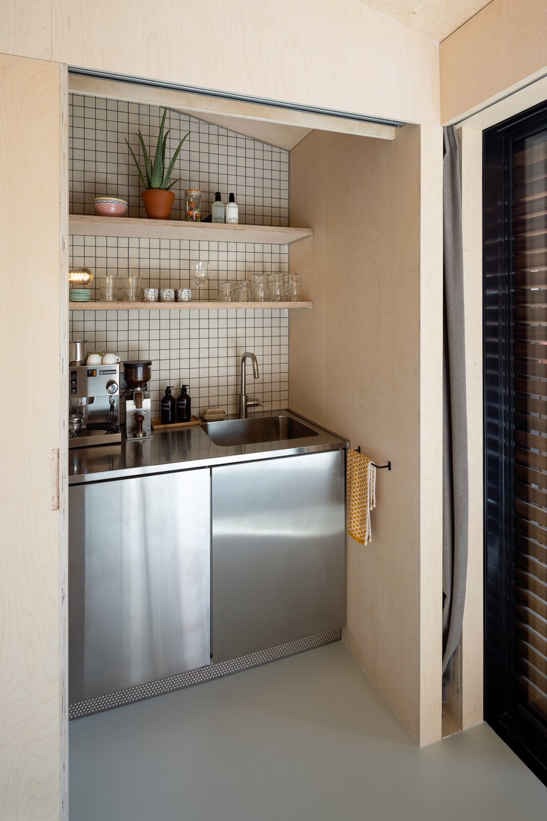 Photo 15 of 15 in A Rooftop Extension in the Netherlands Sets a New