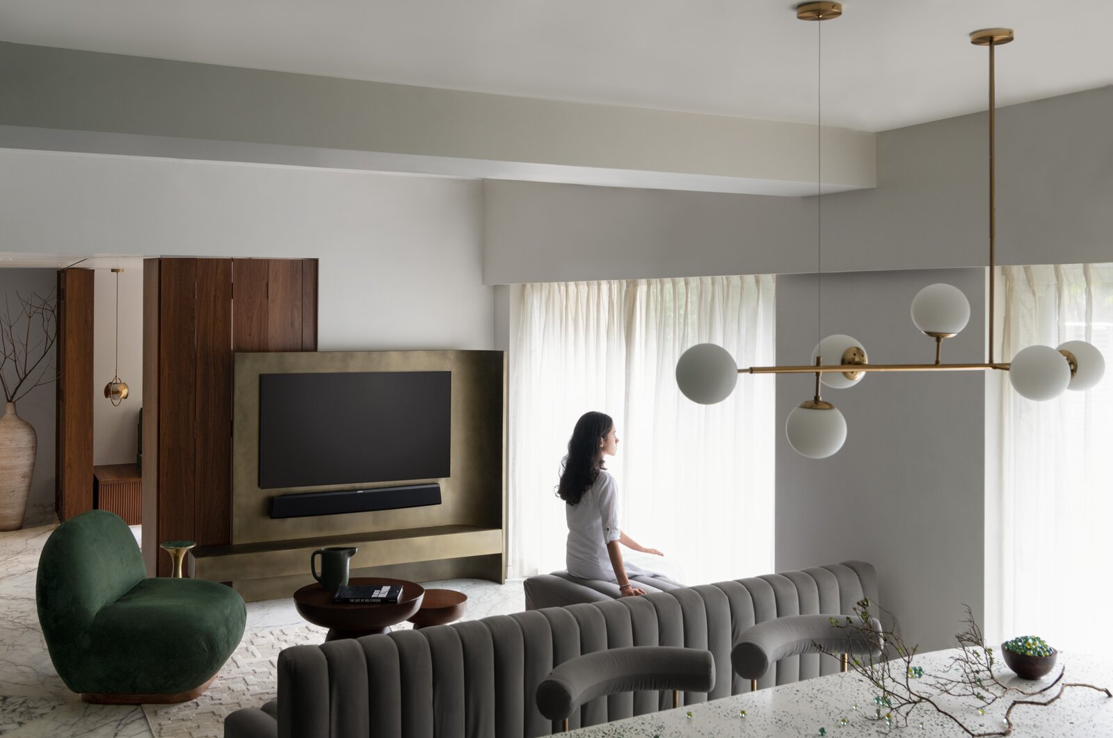 Image showcasing Photo 11 of 22 in Deep Greens and Gold in This Renovated Apartment ...