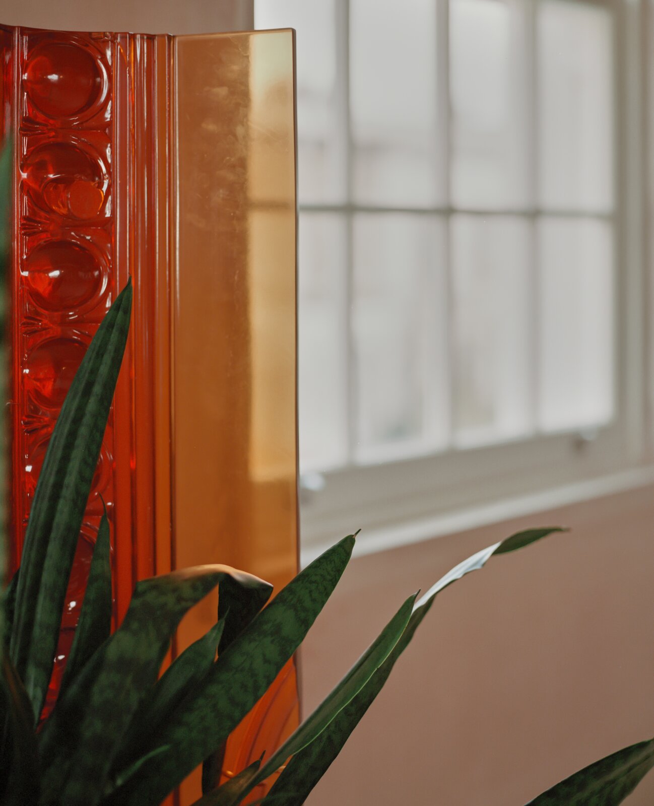 Photo 23 of 25 in This Renovated London Flat Includes a Kitchen