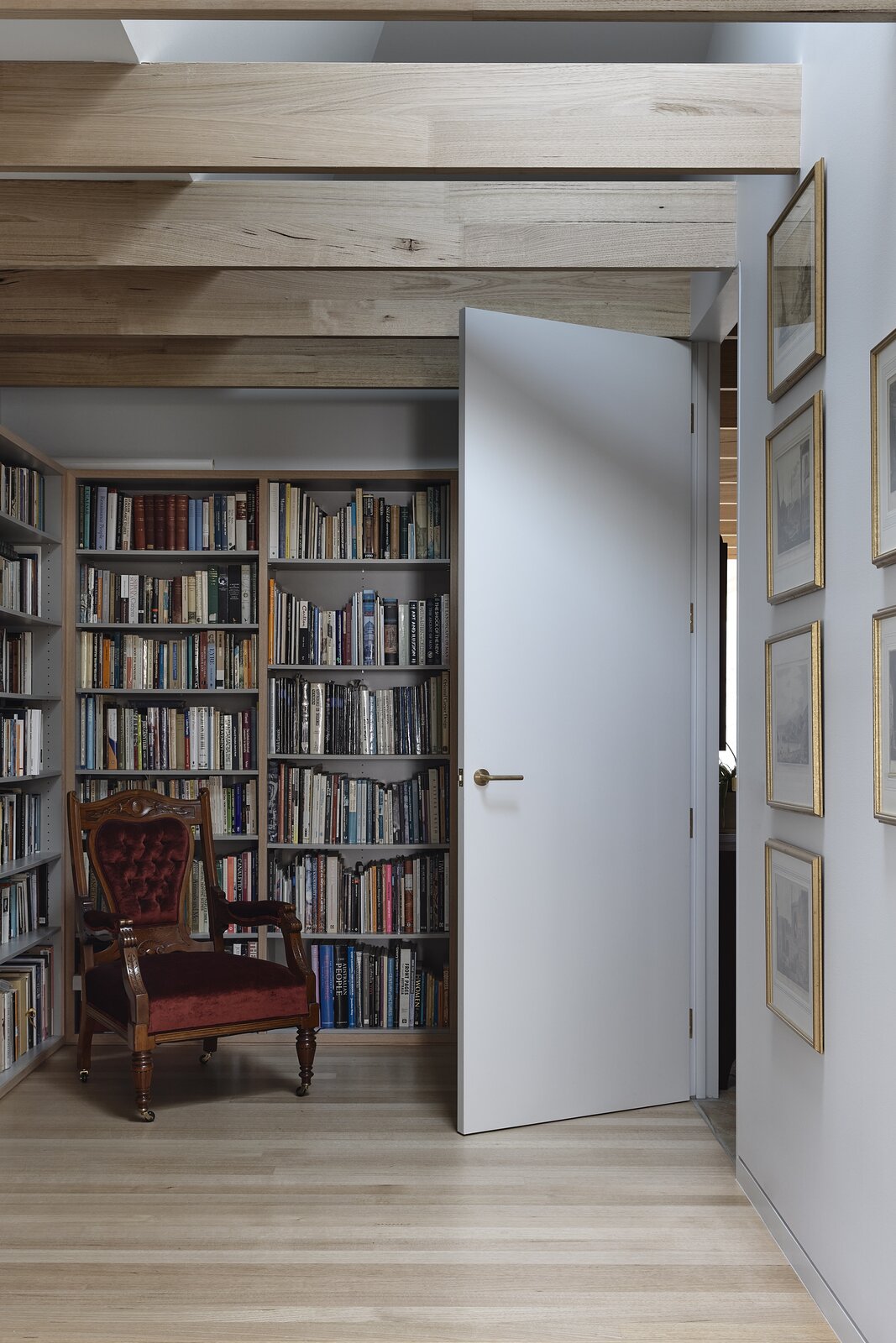 Photo 19 of 24 in Exposed Rafters Bridge This Australian Home With Its ...