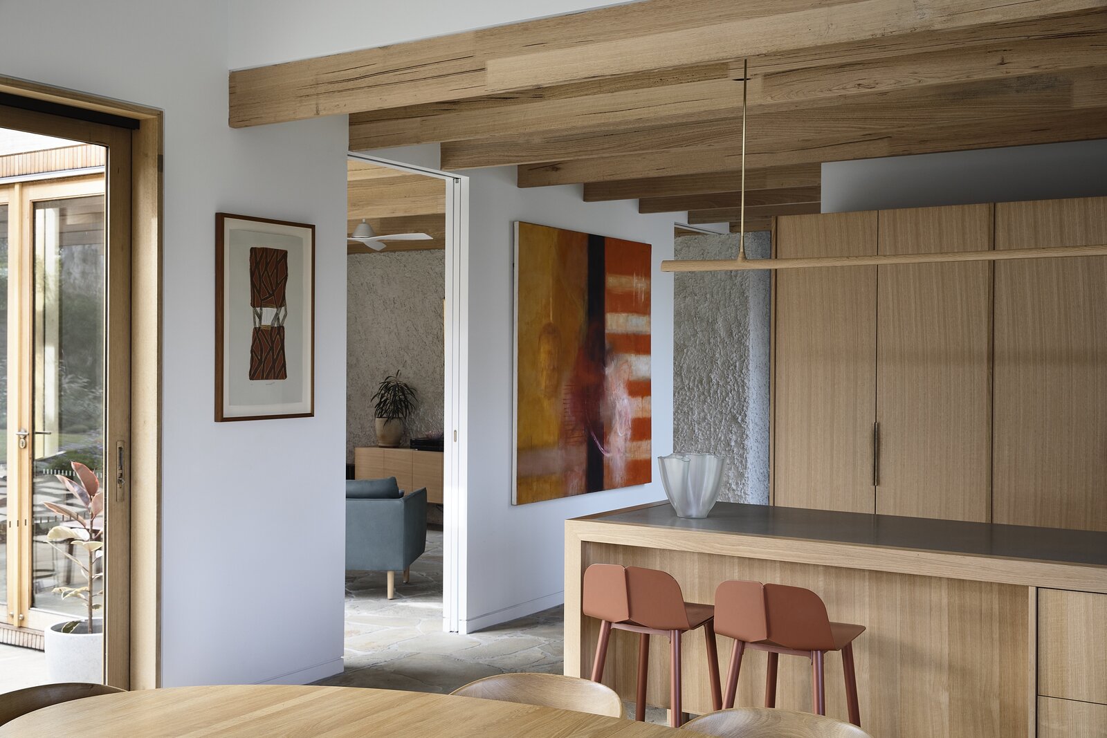 Photo 11 of 24 in Exposed Rafters Bridge This Australian Home With Its ...