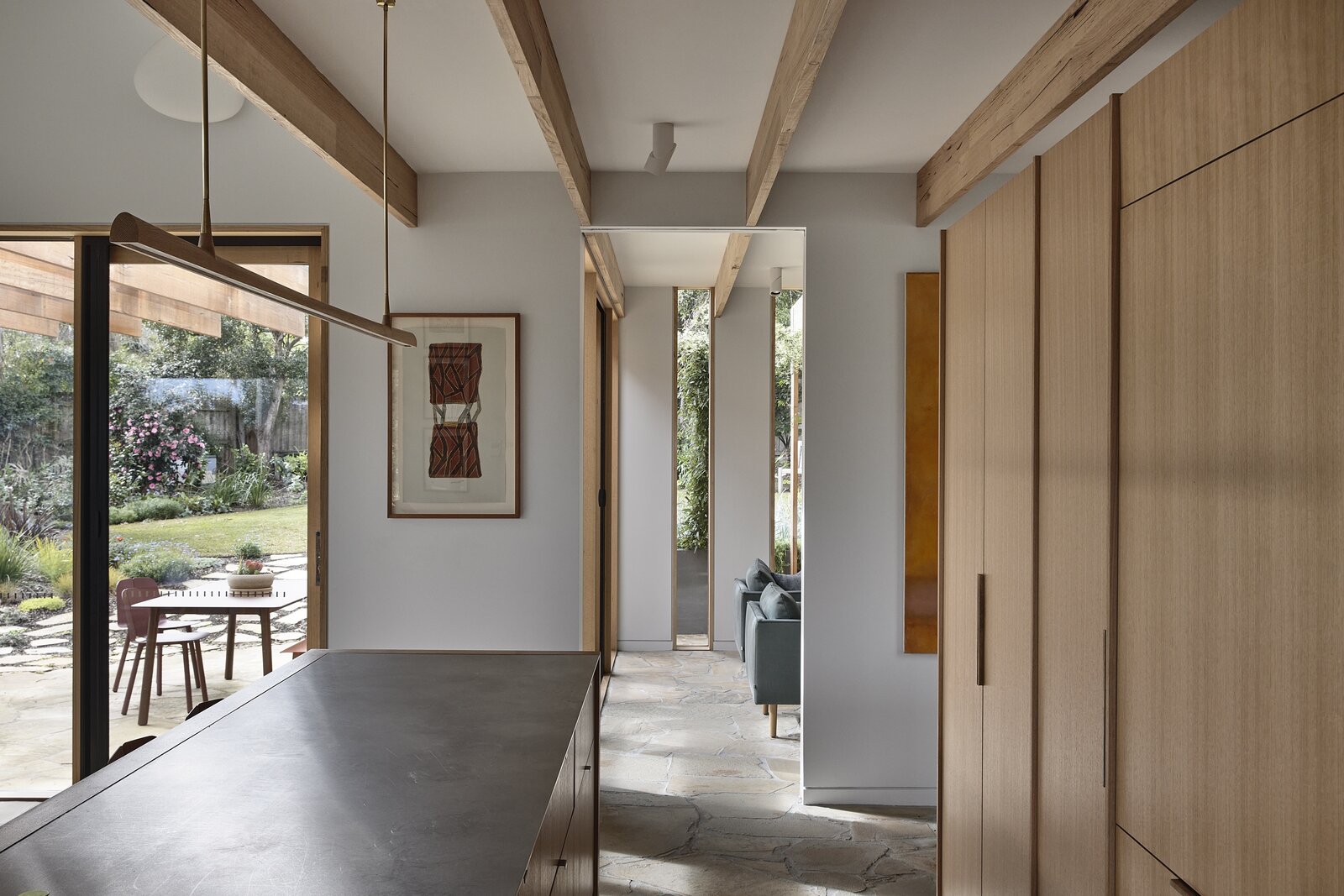 Photo 16 of 24 in Exposed Rafters Bridge This Australian Home With Its ...