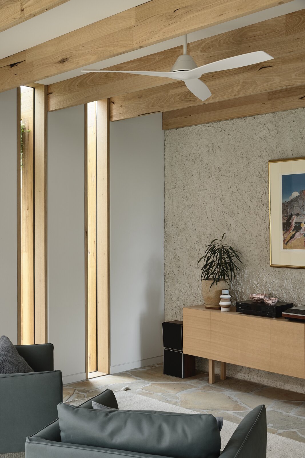 Photo 17 of 24 in Exposed Rafters Bridge This Australian Home With Its ...