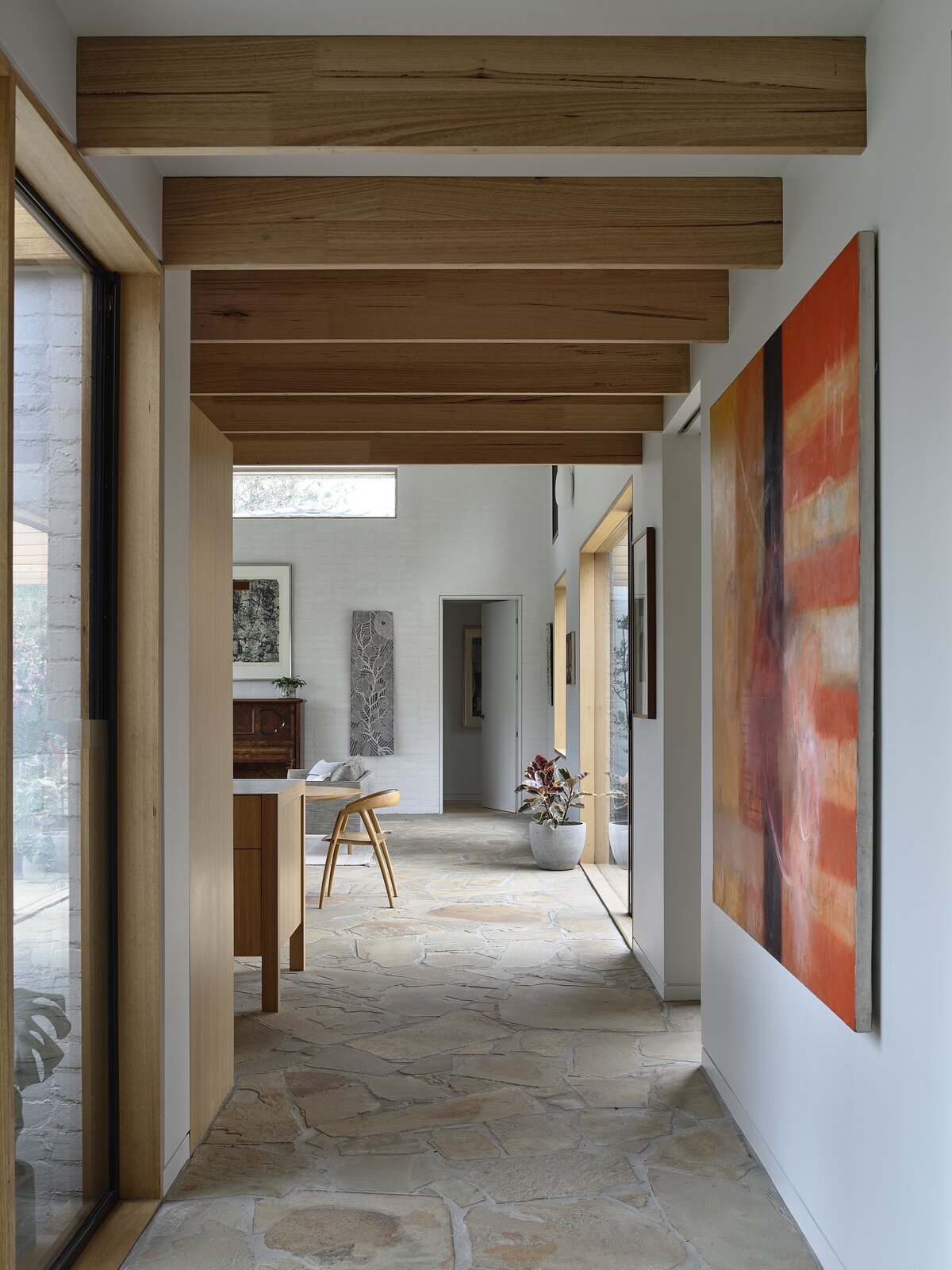 Photo 10 of 24 in Exposed Rafters Bridge This Australian Home With Its ...