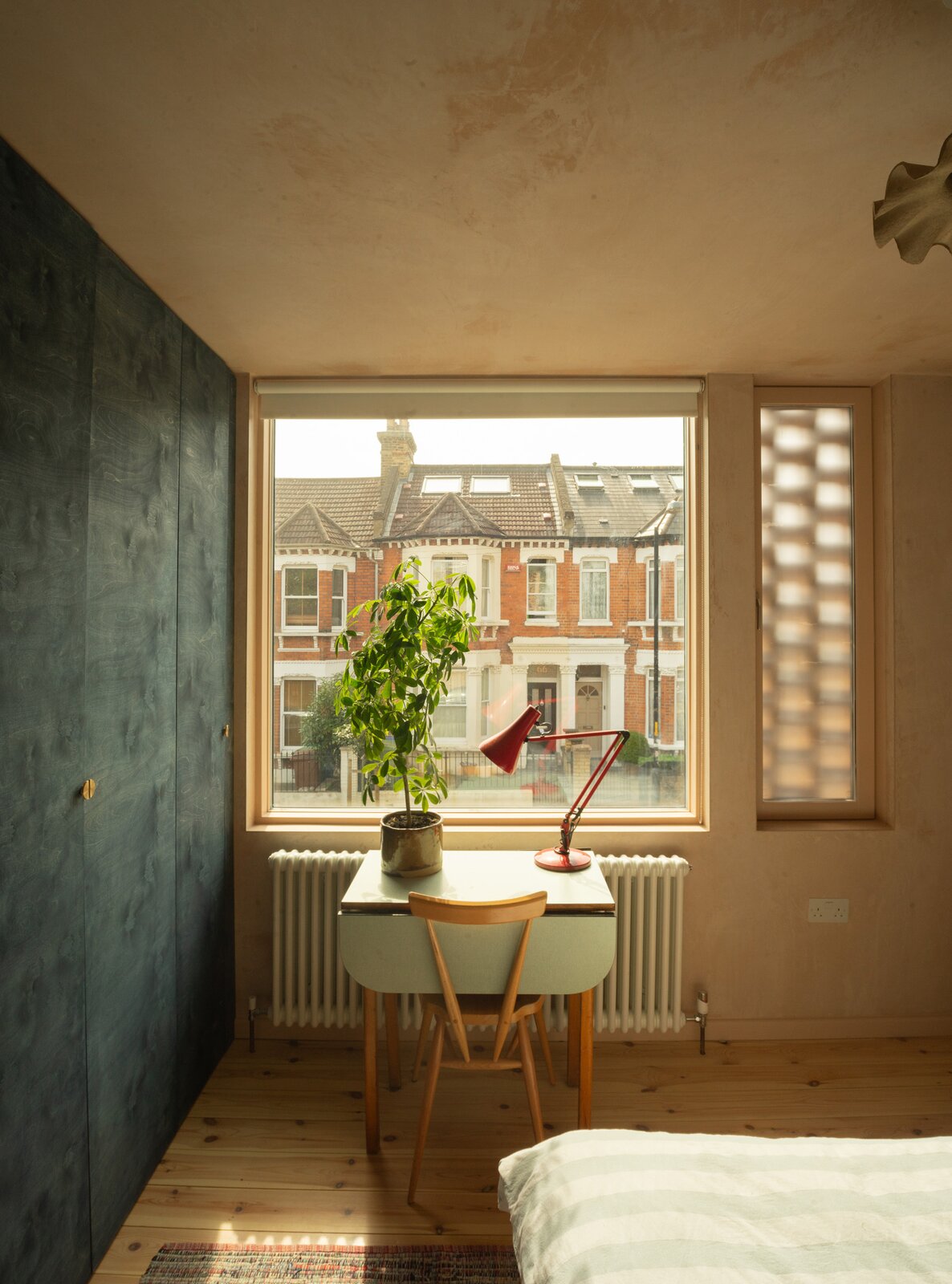 Photo 10 of 22 in Peckham House in London Stands Out Thanks to Hit-and ...