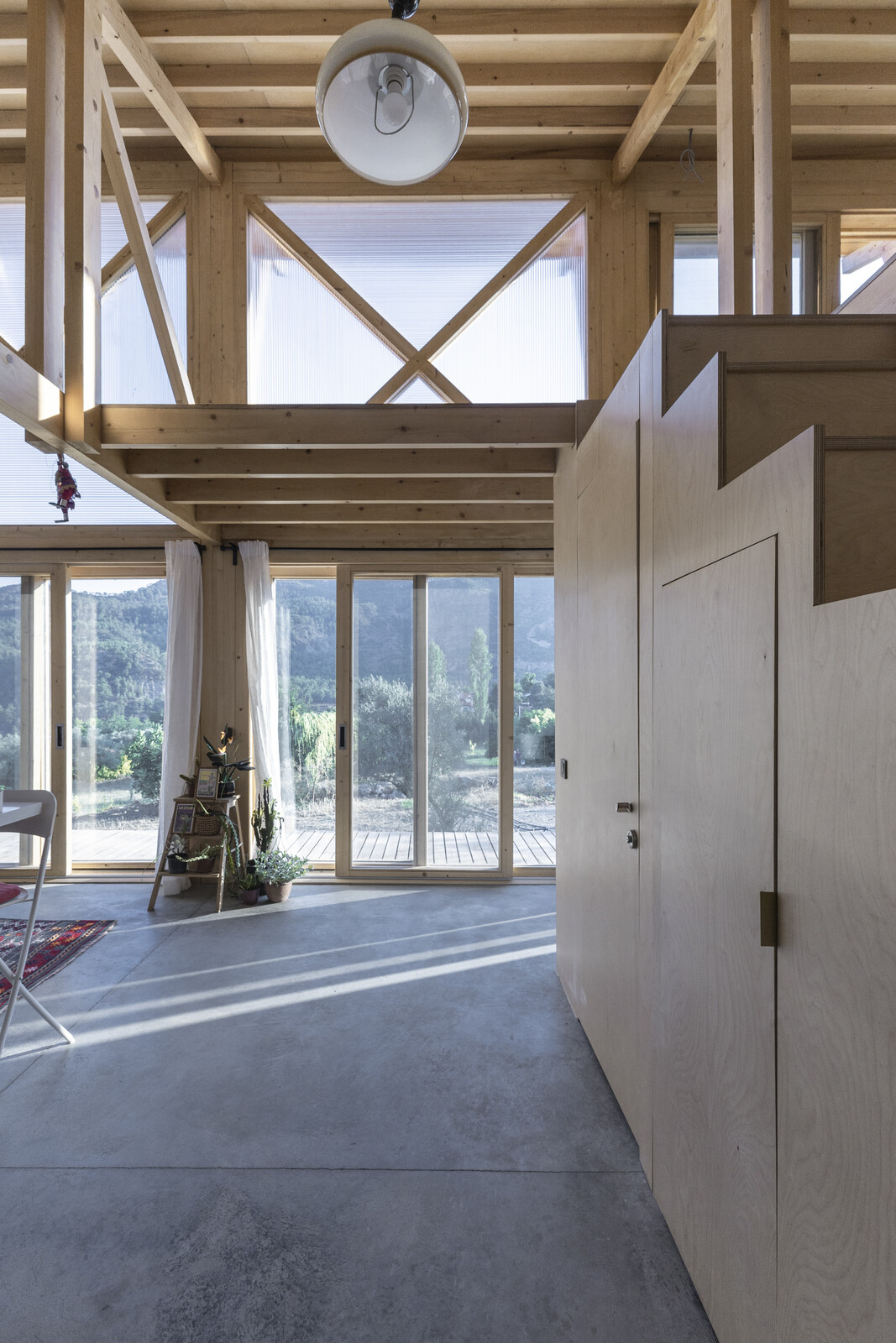 Photo 10 of 15 in Glass or Stone? This Mediterranean Home Splits the ...