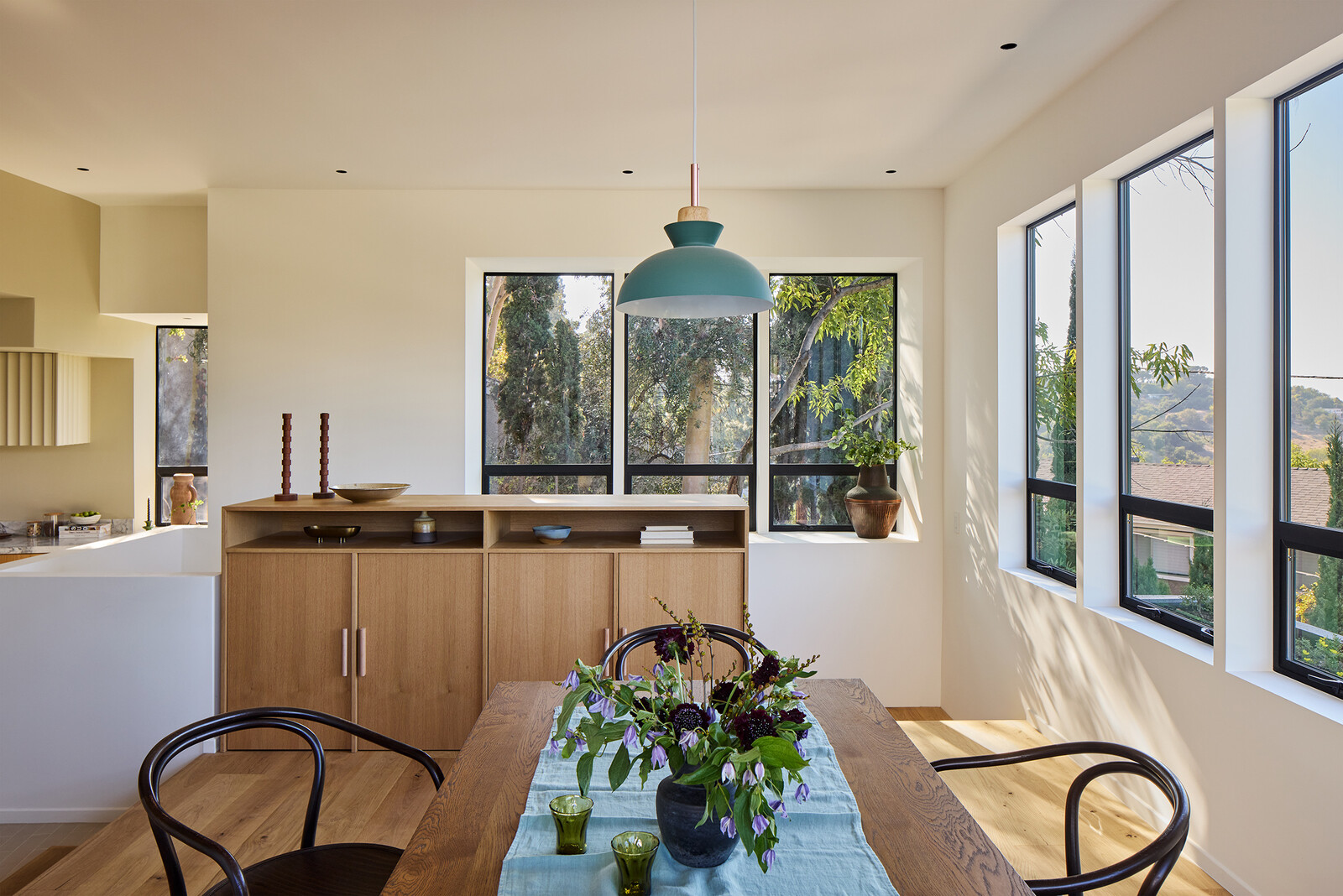 Photo 7 of 12 in Asking $1.9M, This Brand-New L.A. Home Is Boxy in the ...