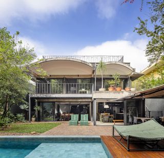 This São Paulo Home Saw a Renovation—But Kept the ’70s Vibes