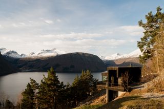 On Norway’s Western Coast, a Tiered Retreat Lets the Landscape Lead