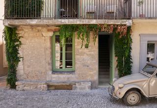 Steel Elements Bring a Sheen to This 1300s French Townhouse