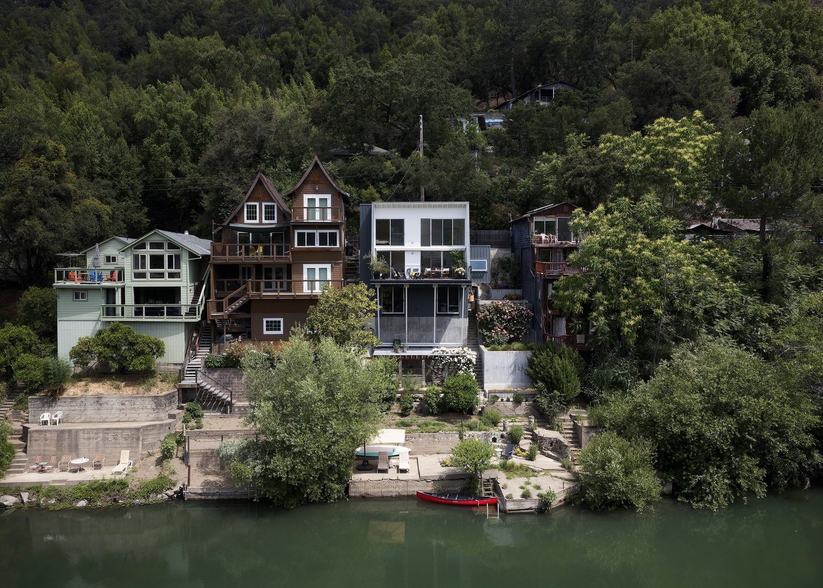 This Riverfront Home in Northern California Maxes Out Water Views