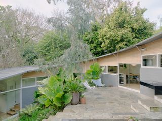 An Expansion Preserves What Makes This Melbourne Midcentury So Renowned