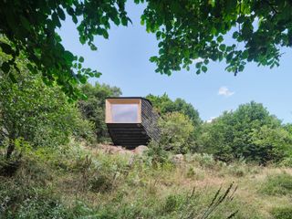 This Tiny Cabin in Spain Is Pretty Impressive for a Student Project
