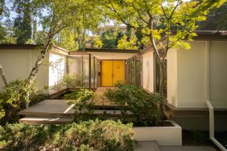 Lush Foliage Surrounds This Serene Pasadena Midcentury Listed for $3.9M
