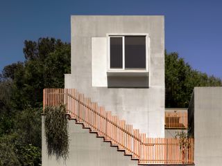 This Monolithic Home in Los Angeles References the City’s First Museum