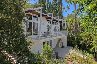 For $1.5M, This Beautifully Restored Los Angeles Midcentury Is a Post-and-Beam Dream
