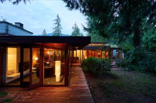 In North Vancouver, a Never-Before-Seen Fred Hollingsworth Midcentury Just Listed for $1.8M