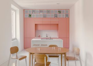Grid Patterns—and Punchy Colors—Reorganize This 1930s Rome Flat