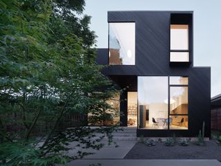 How a Bay Area Architect Stitched Together Prefab Boxes to Create a Bespoke Family Home