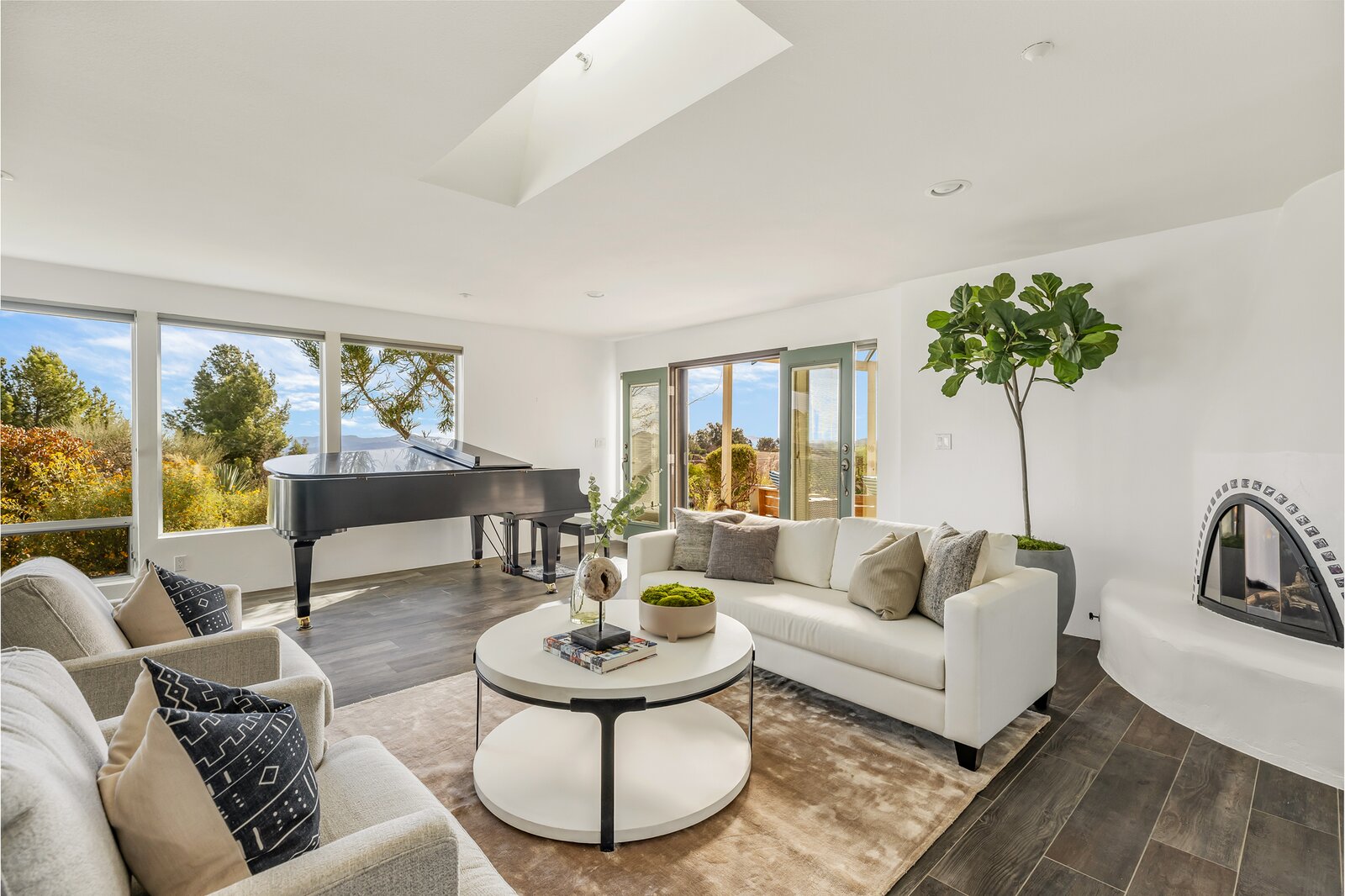 Photo 2 of 10 in Rare “Earthship” Property Built Into the Earth Lists for 1.495M by CompassCa