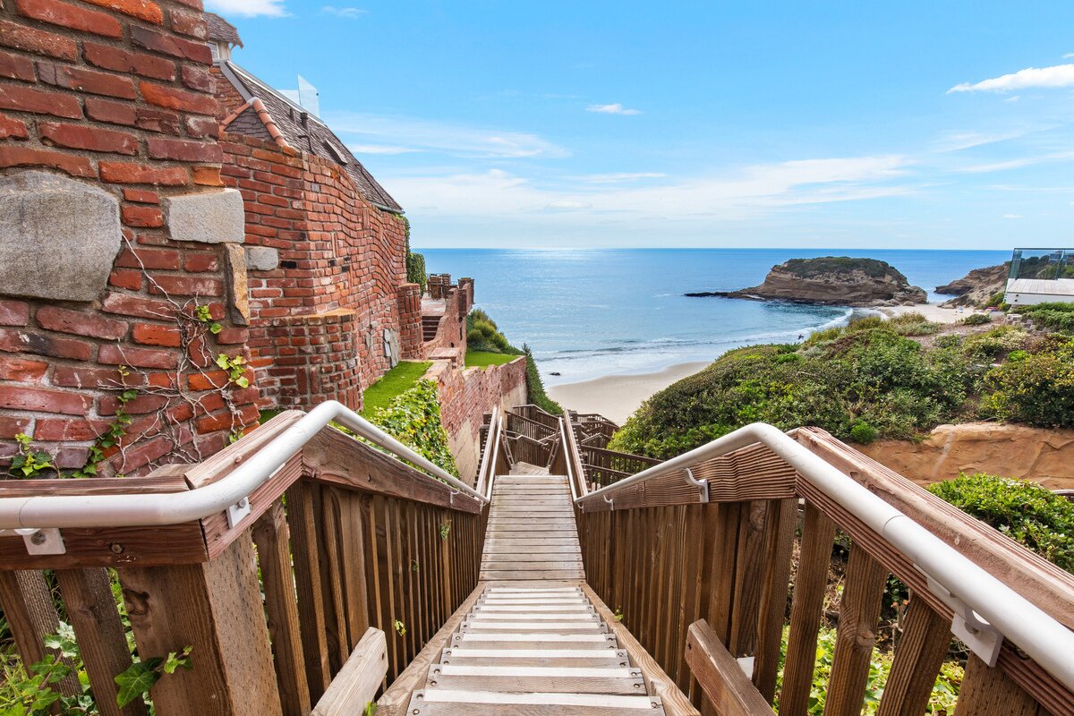 Photo 15 of 16 in At 25M, This Oceanfront Corner Bluff Estate in