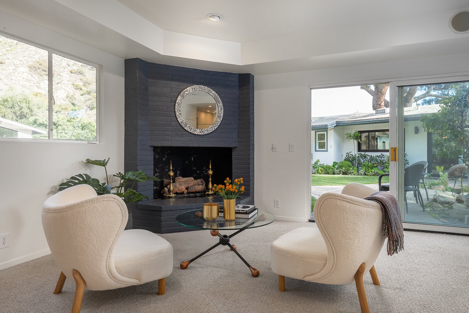 Photo 8 of 13 in 1952 MidCentury Modern Altadena Hills Residence with