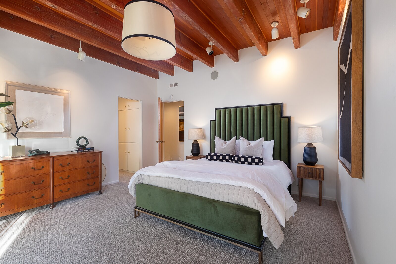 Photo 9 of 13 in 1952 MidCentury Modern Altadena Hills Residence with