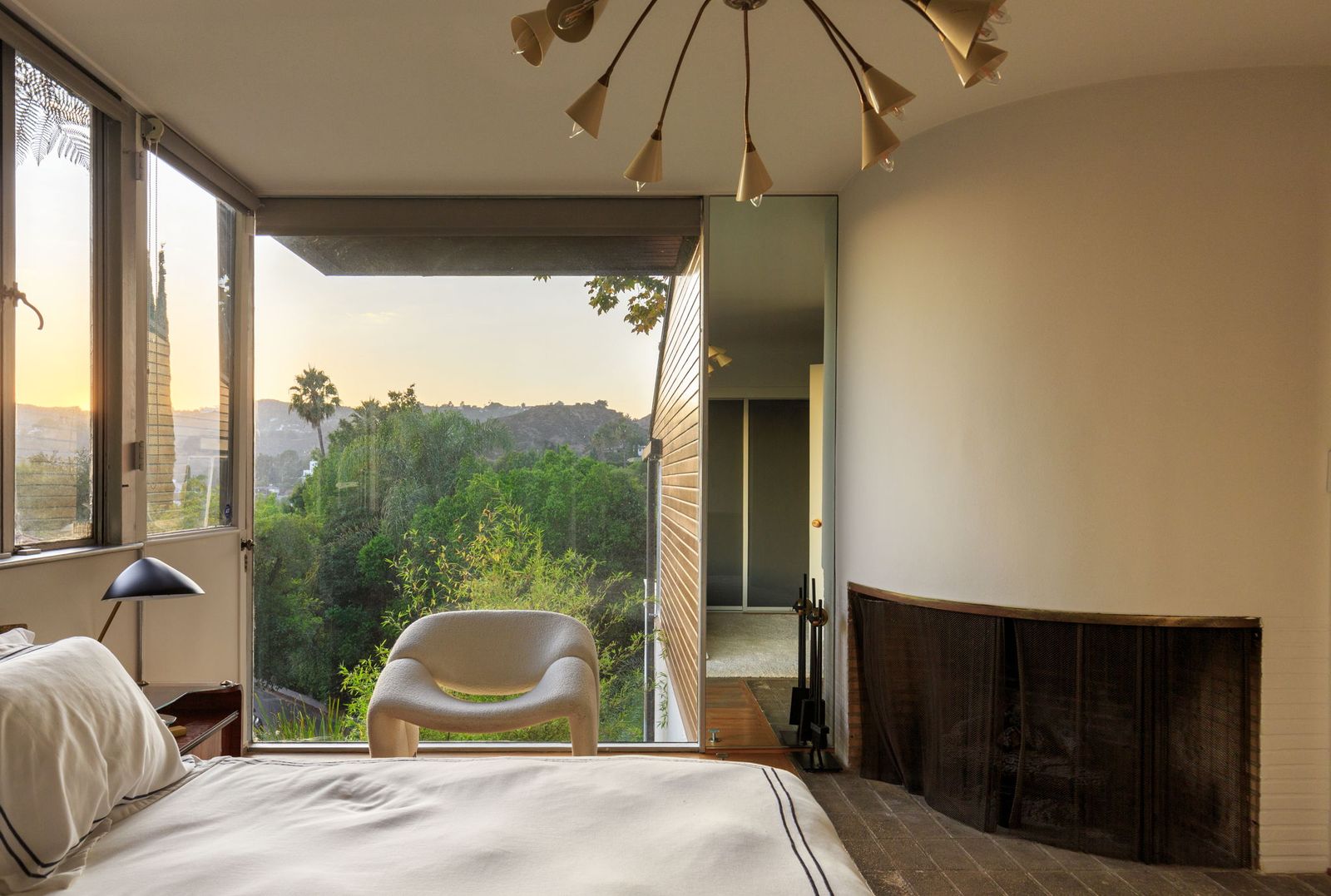 Photo 5 of 10 in Richard Neutra’s Landmark House” Lists for 2