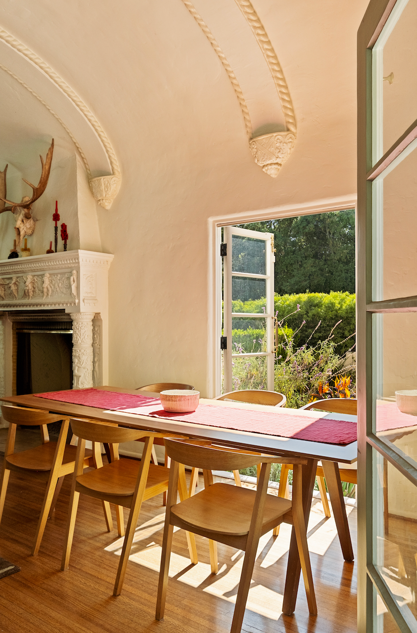 Photo 6 of 11 in Colonial Revival from 1928 on Coveted Los Feliz Street ...