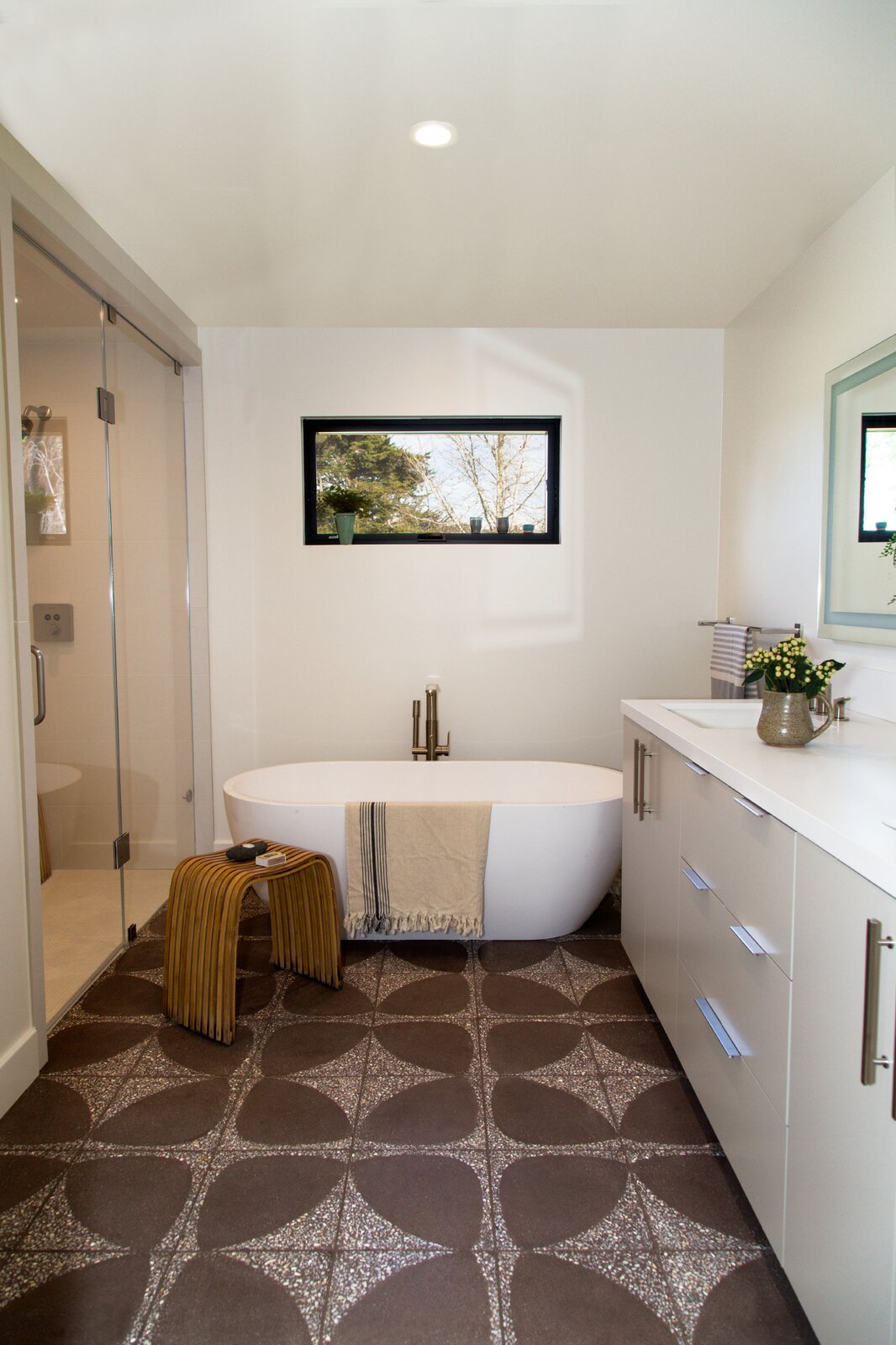 Photo 4 of 9 in West Marin Residence by DAC Dwell