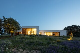 A Luminous Retreat in Portugal Is Attuned to the Surrounding Terrain