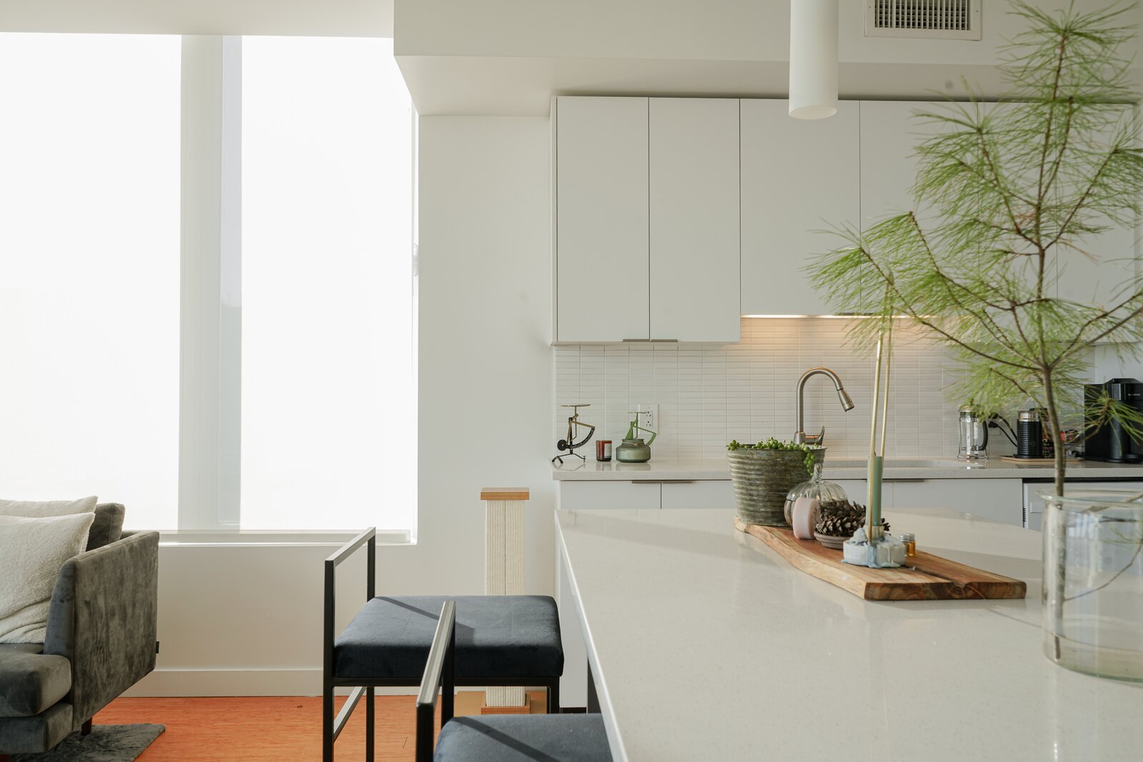 Image showcasing Photo 1 of 22 in How to apply a dark Scandinavian Interior design style ...